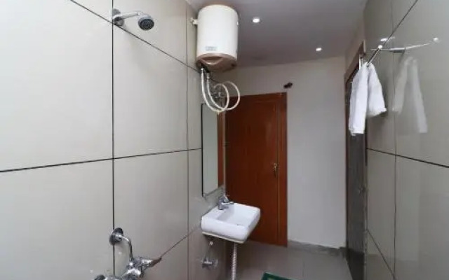 Hotel Neena Palace by OYO Rooms