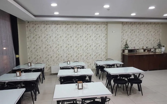 Deluxe Hotel