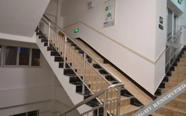 100 Inn Hotel (Baoding Railway Station)