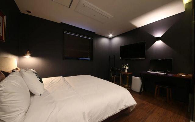 Brown Dot  Yangjeong