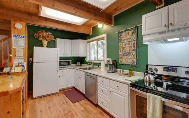 Cozy Ashford Home - 5 Mi to Rainier Nat'l Park!