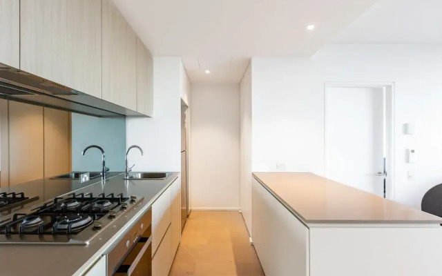 Sabrina, 2BDR Docklands Apartment