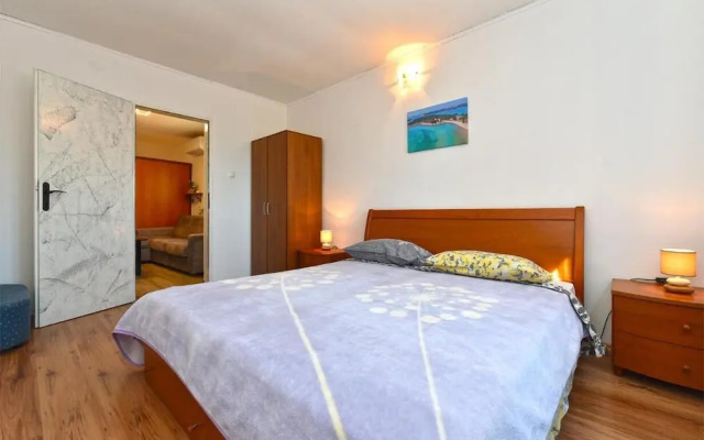 Stylish Family Retreat With Shared Pool