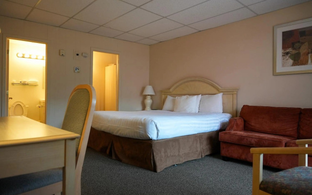 Travelodge by Wyndham Niagara Falls at the Falls