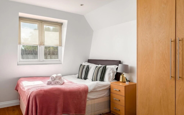 Modern 2-bedroom Apartment Near Central London