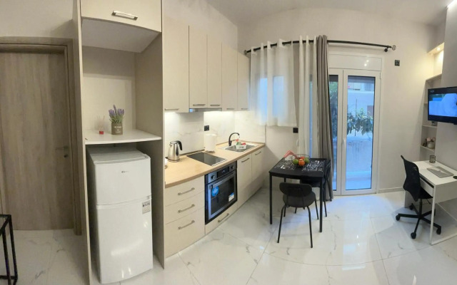 Cozy flat in Hilton, central Athens, 3' metro, VFM!