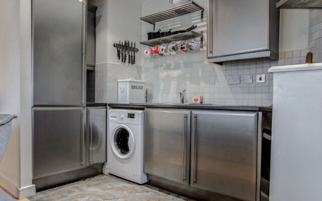 Bright, Spacious 2BR Ancoats Apt for 4 W/balcony