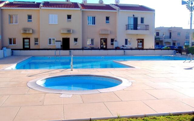Apartment With 2 Bedrooms in Mandria, With Pool Access and Wifi