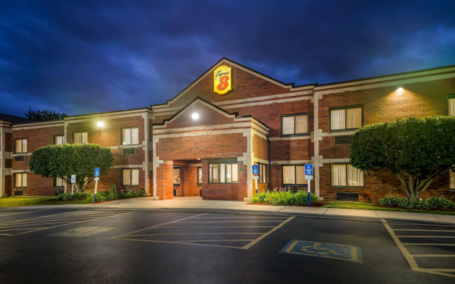 Super 8 by Wyndham Elgin