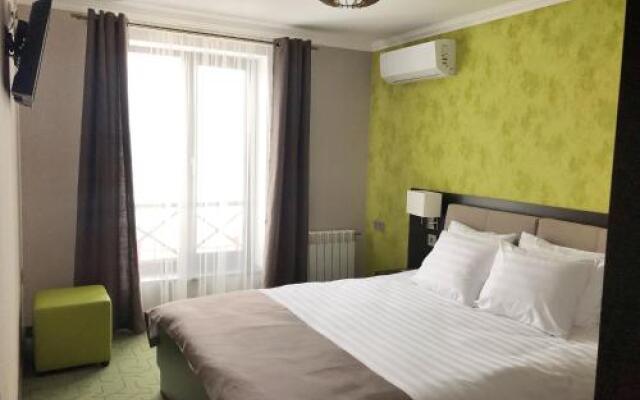 Mini-Hotel April