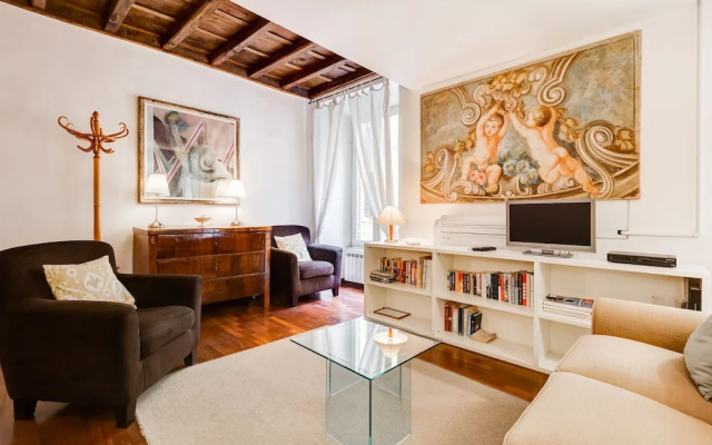 Historical Apartment near Spanish Steps