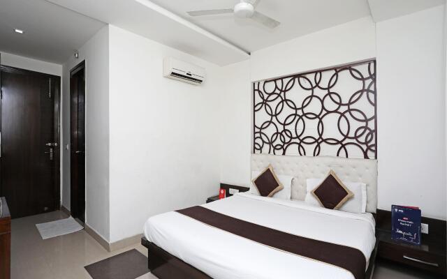 OYO 8095 Hotel Taj Castle
