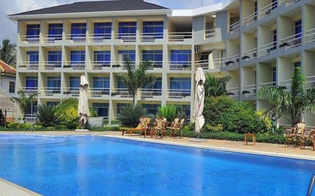 Giraffe Beach Hotel