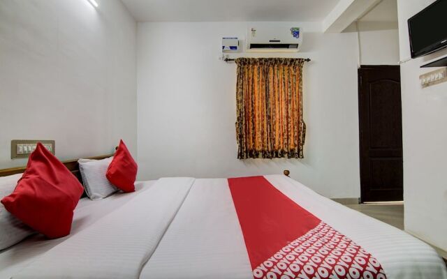 OYO 24044 Appledoor Service Apartment
