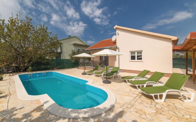 Amazing Home in Kastel Stafilic With Wifi and 3 Bedrooms
