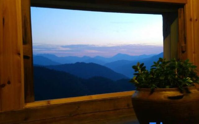 Xiuning Muli Hong Rhododendron Inn