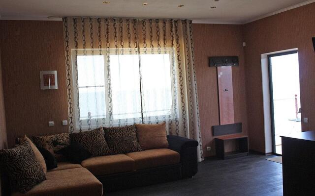 AhtariSurf Hotel
