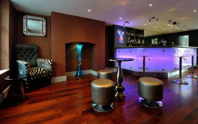 The Crescent Victoria Hotel