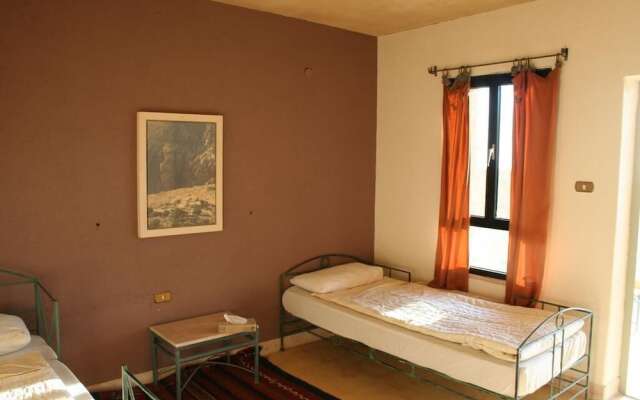 Dana Guest House