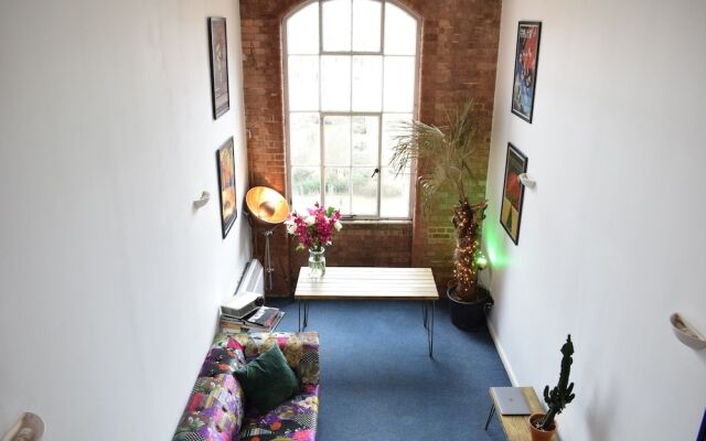 Loft Style Studio In Bow