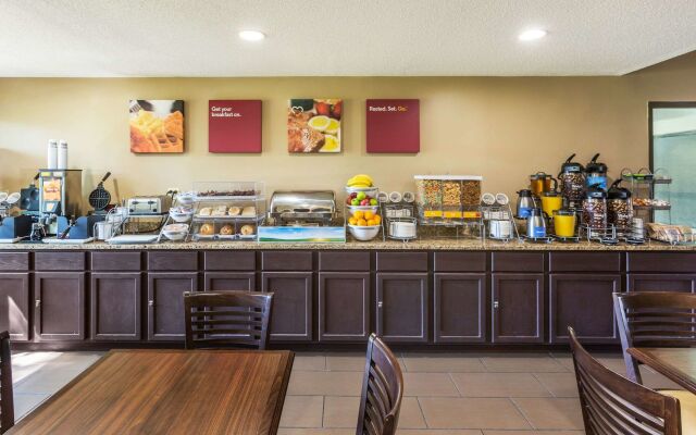 Comfort Suites near I-80 and I-94