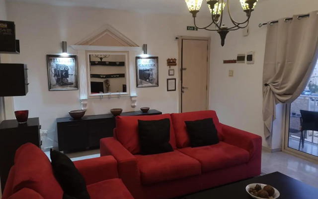 Village Corner 3 bedroom apartment with garage