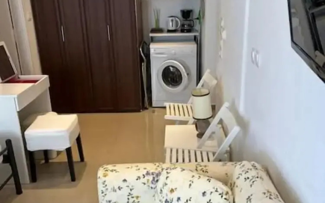 Naousa Center Living