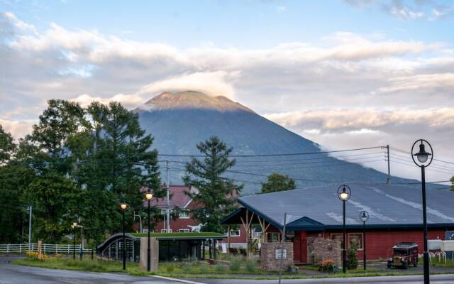 Trailside Apartments & Chalet