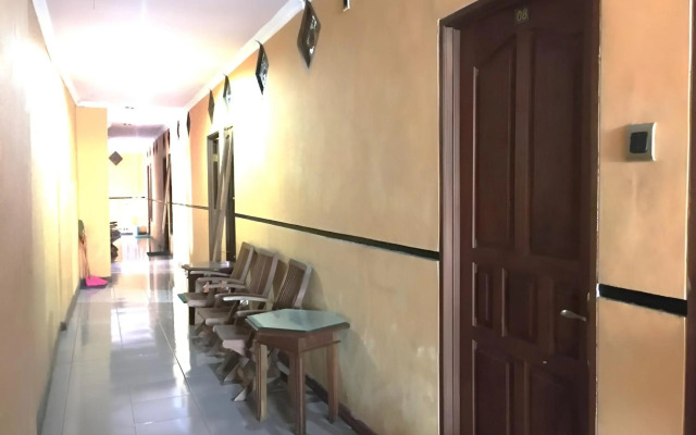 Hotel Alami near Alun-Alun Klaten by ZUZU