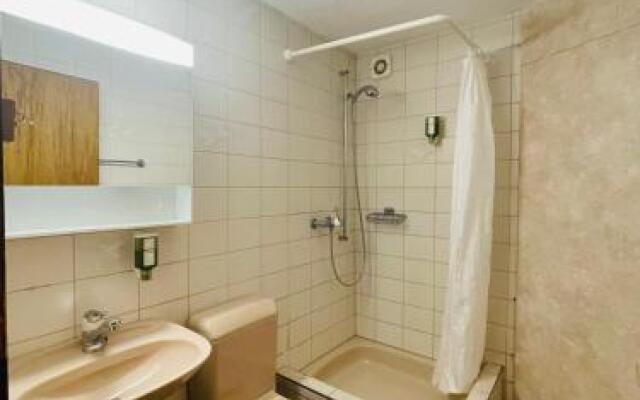 Linda Apartment 33