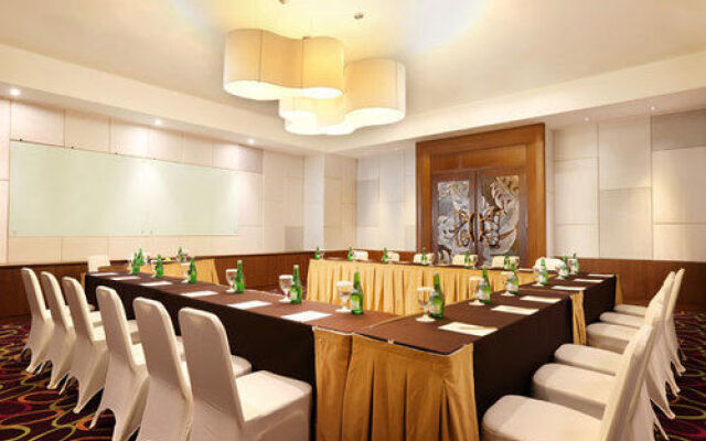 Santika Premiere Kota Harapan Indah