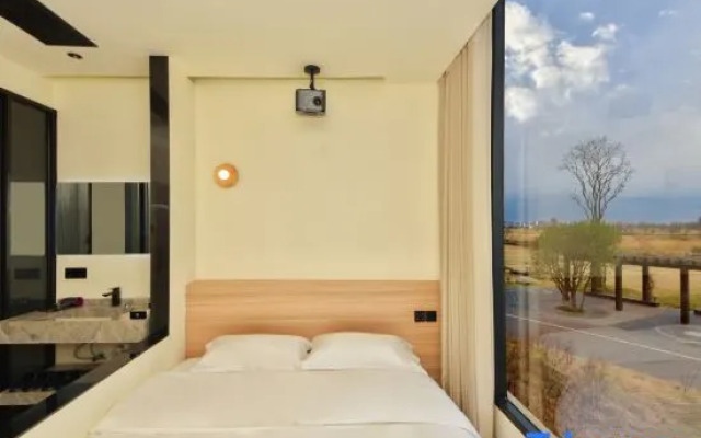 Xiaoluchenke Seaview Design Hotel (Dali Erhai Branch)