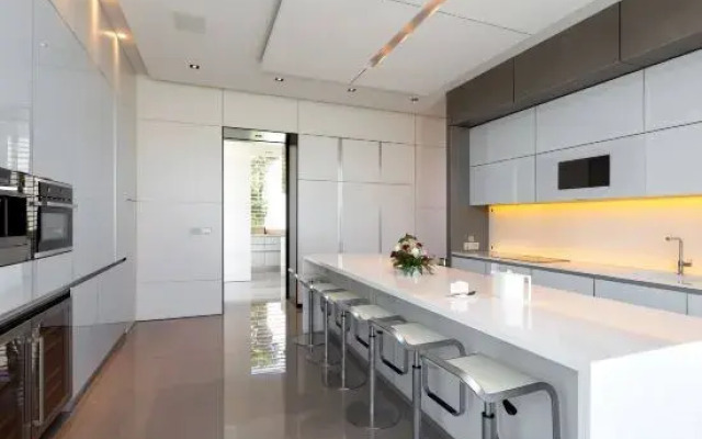 Cliff Top Residence
