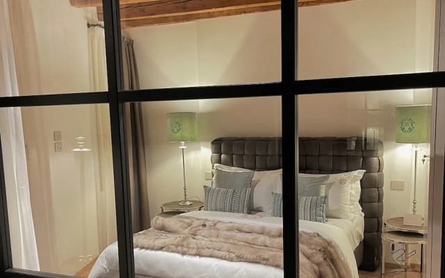 Elegance Room