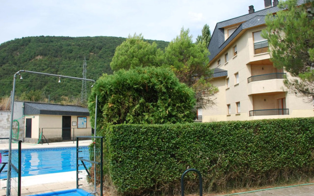 Atico en Biescas con Piscina, Tenis y Barbacoa