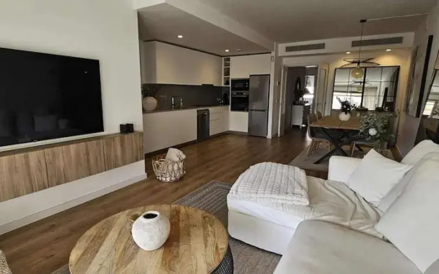 2 Bedrooms - Private Rooftop and Pool - Parking