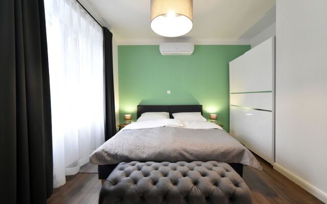Premium Central Apartment & Room