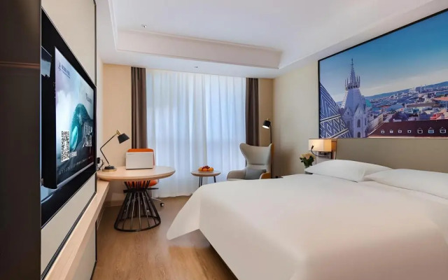 Vienna International Hotel (Luyi Passenger West Station)