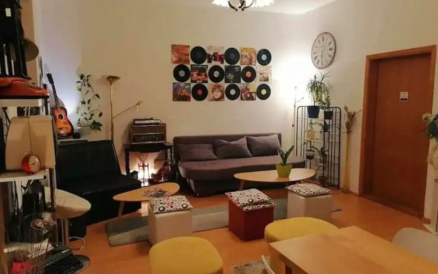 FG 1861 Hostel