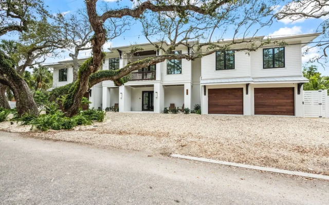 Salty Oak in Siesta Key