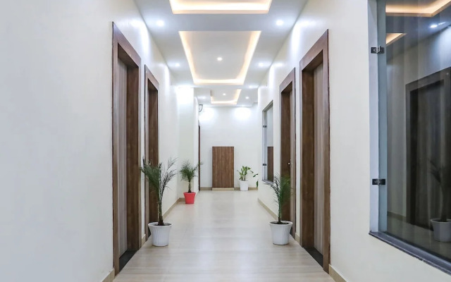 Fabhotel Jb Square Resort