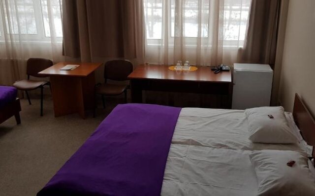 Kapu$ta Hotel