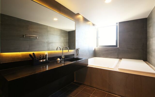 Premium AVA Hotel Sasang