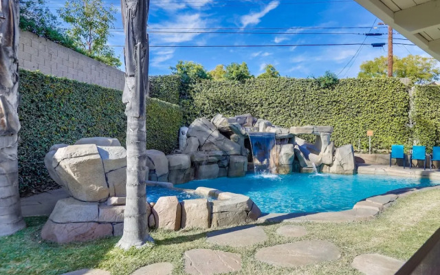 Beautiful Backyard Oasis 5 bedroom 3 Bathroom Home