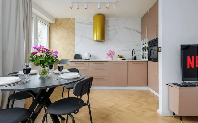 Lumina spacious apartment in Warsaw