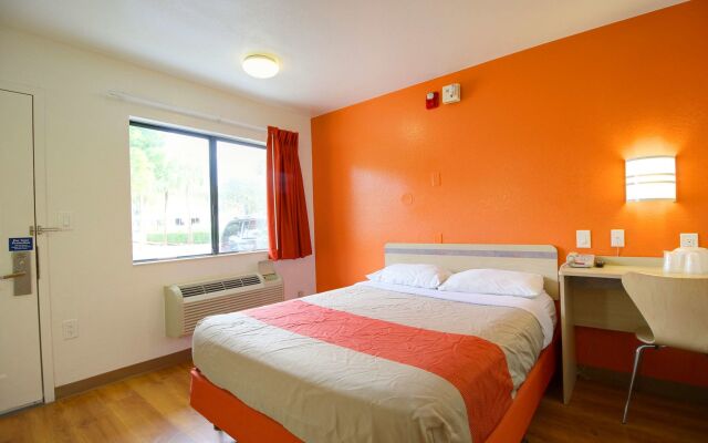 Motel 6 Lantana, FL
