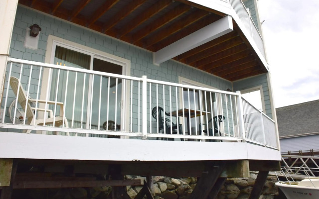 Longliner Lodge and Suites