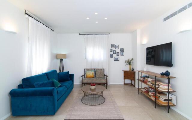 Rabin Square by TLV2RENT