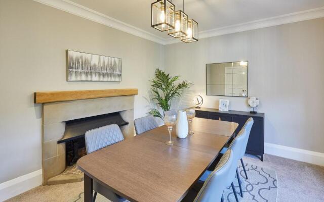 Host Stay White Lodge