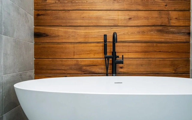 The Coppertone House 6 Bedroom Home